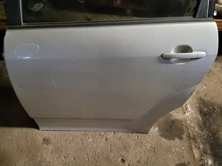 Toyota Corolla Verso AR10 (2004 - 2009) Задняя дверь — фото 6