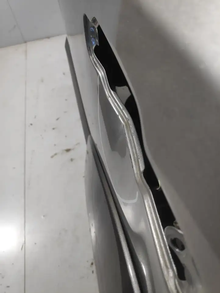 Kia Sorento (2002 - 2006)   Задняя дверь