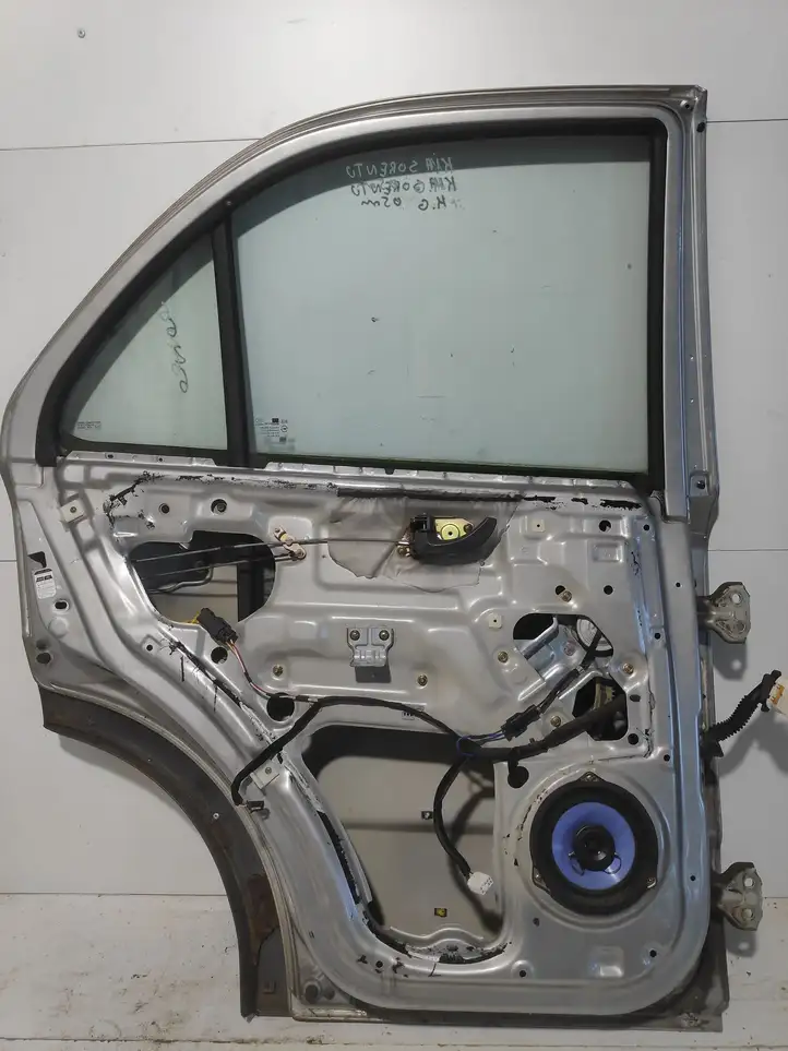 Kia Sorento (2002 - 2006)   Задняя дверь