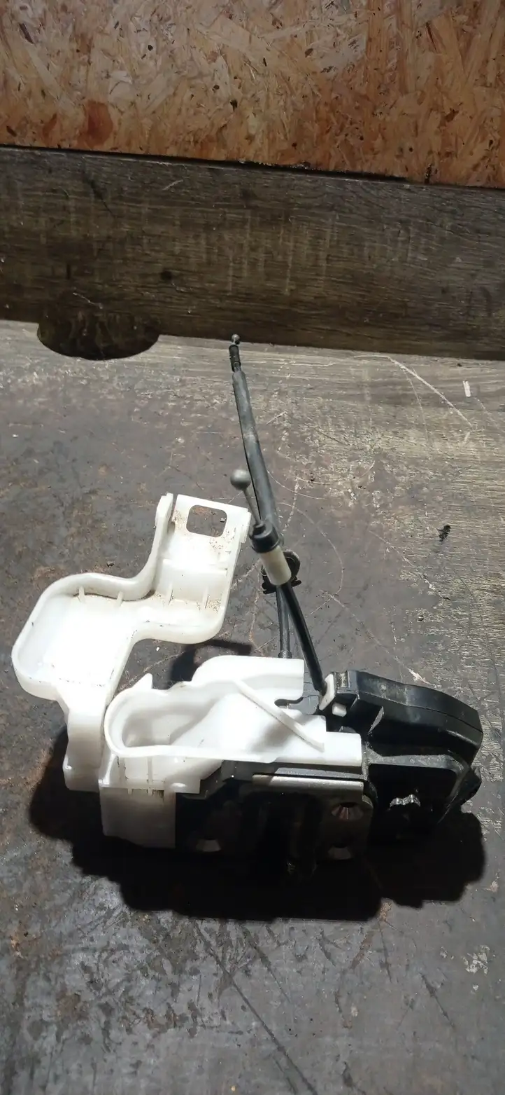 Kia Ceed (2006 - 2010)  2708H Замок задней двери