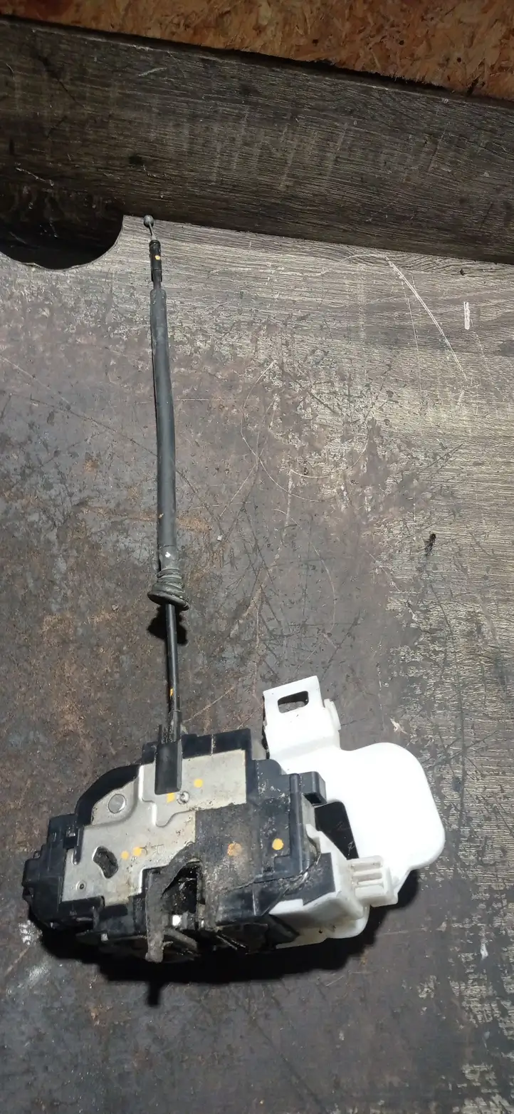 Kia Ceed (2006 - 2010)  2708H Замок задней двери