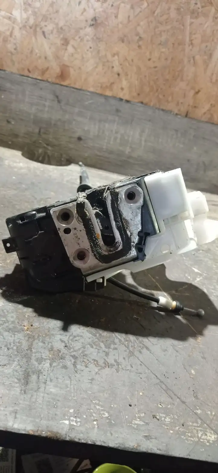 Kia Ceed (2006 - 2010)  2708H Замок задней двери