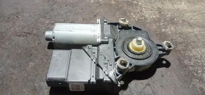 Volkswagen Golf Plus (2004 - 2008) 5M0839402C Стеклоподъемник задней двери — фото 2