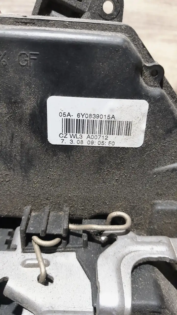 Skoda Fabia Mk2 (5J) (2007 - 2014) 6Y0839015A Замок задней двери — фото 3