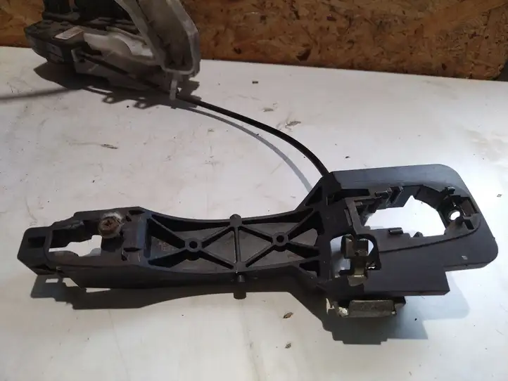 Kia Ceed (2006 - 2010)  814101H010 Замок задней двери