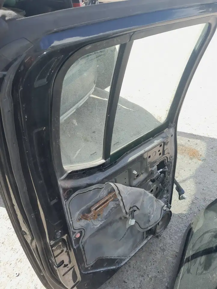 Nissan Navara D40 (2004 - 2015) Задняя дверь — фото 2