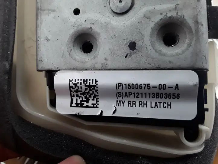 Tesla Model 3 (2017 - 2023) 150067500A Замок задней двери — фото 2