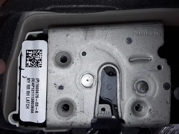 Tesla Model 3 (2017 - 2023) 150067500A Замок задней двери — фото 5