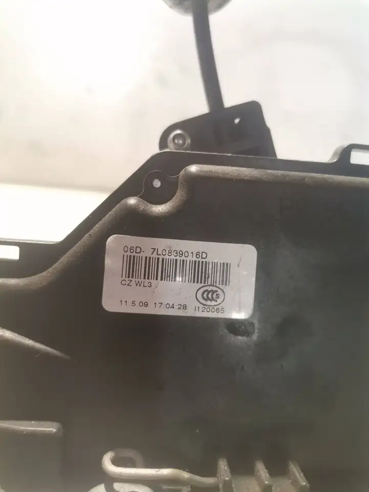 Volkswagen Touran I (2003 - 2010) 7L0839016D Замок задней двери — фото 4