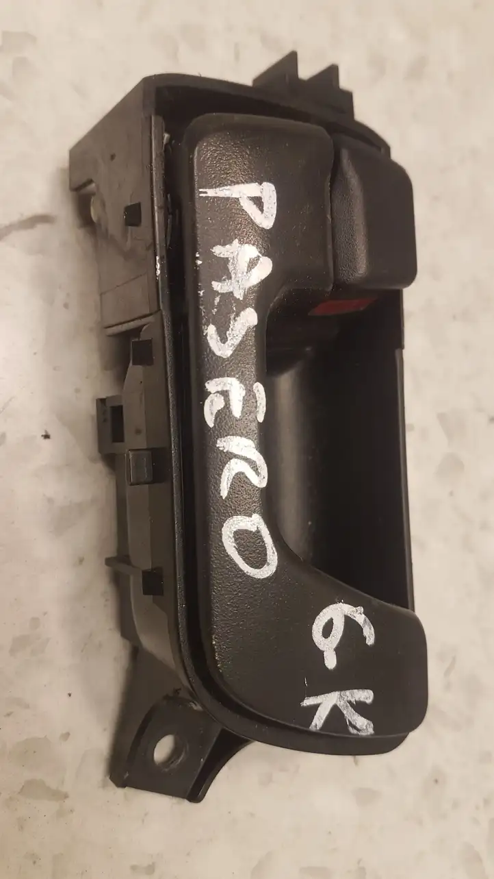 Mitsubishi Pajero (1999 - 2003)  MR432271 Внутренняя ручка