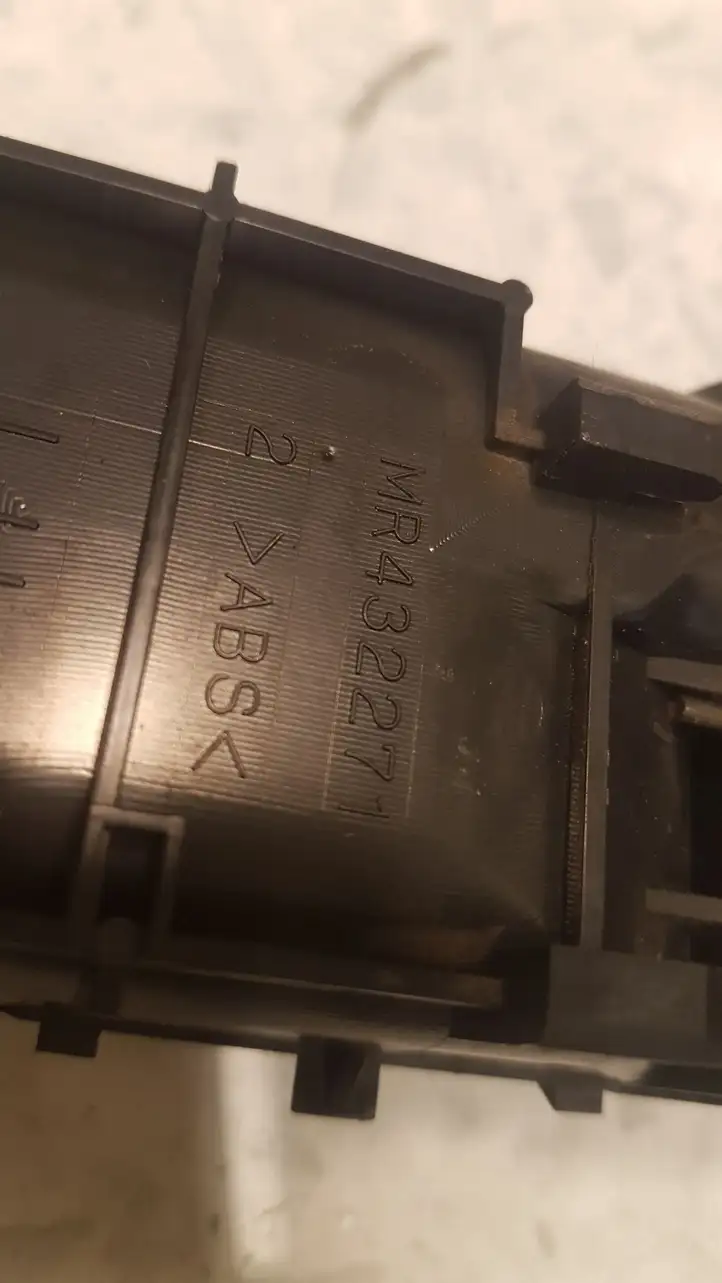 Mitsubishi Pajero (1999 - 2003)  MR432271 Внутренняя ручка