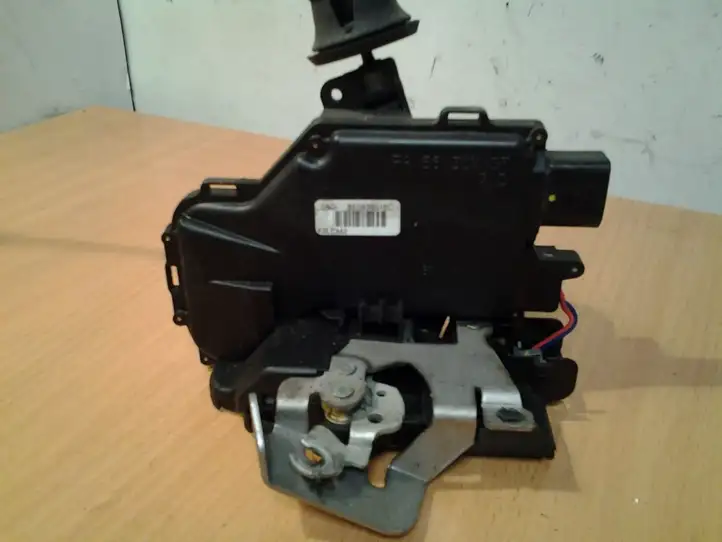 Audi A4 (2000 - 2006)  8E0839016C Замок задней двери