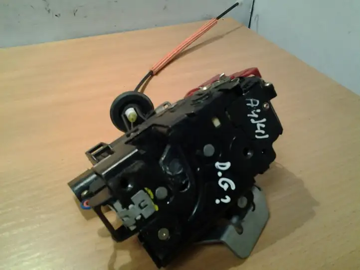 Audi A4 (2000 - 2006)  8E0839016C Замок задней двери