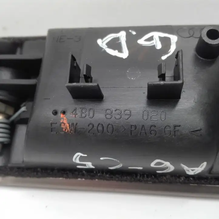 Audi A6 S6 C5 4B (2001 - 2004) 4B0839020 Внутренняя ручка задней двери — фото 4