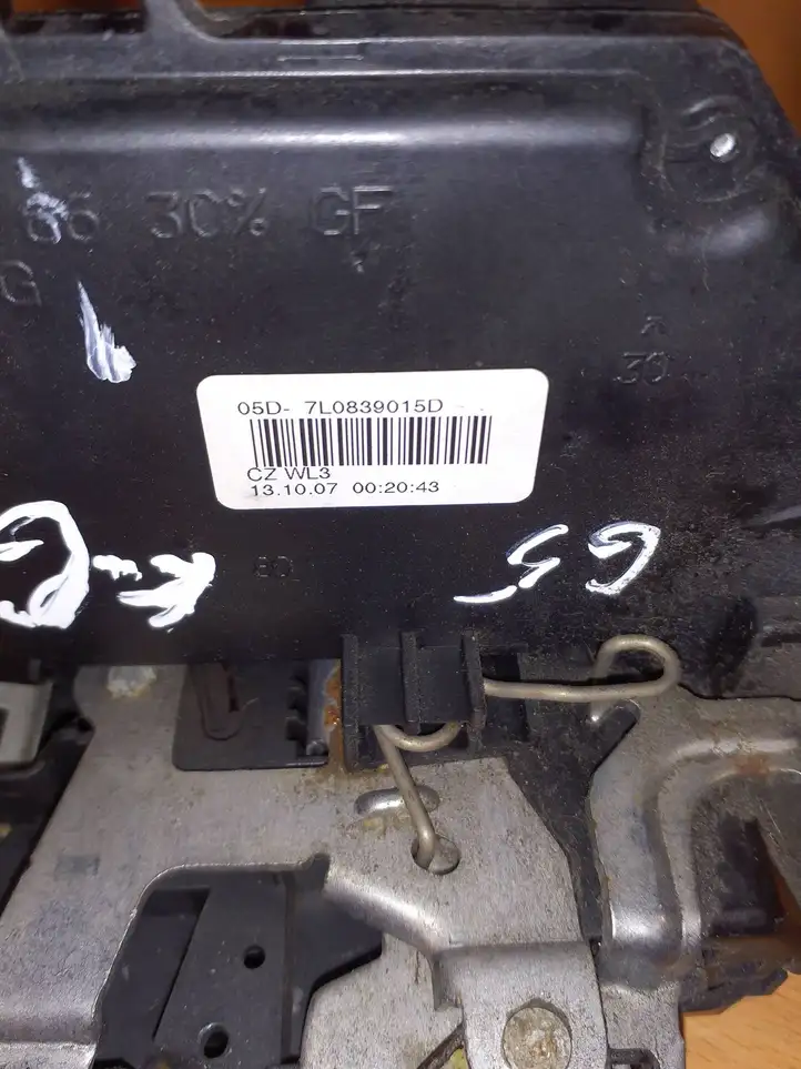 Volkswagen Golf V (2003 - 2009)  7L0839015D Замок задней двери