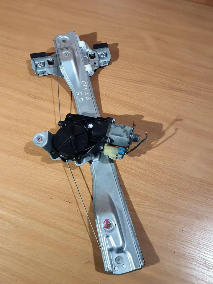 Chevrolet Cruze (2009 - 2012)   Передний комплект электрического механизма для подъема окна