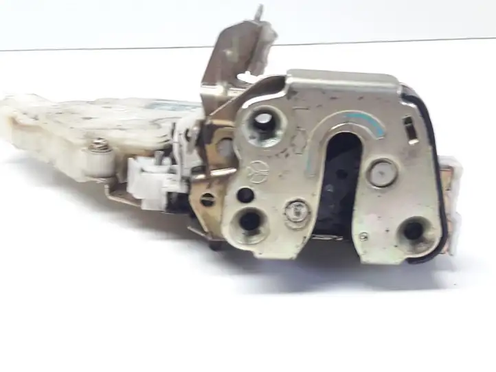 Nissan Almera Tino (2000 - 2003) 82553BM760 Замок задней двери — фото 1