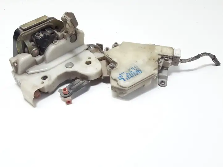 Nissan Almera N16 (2000 - 2010) 82553BM760 Замок задней двери — фото 3