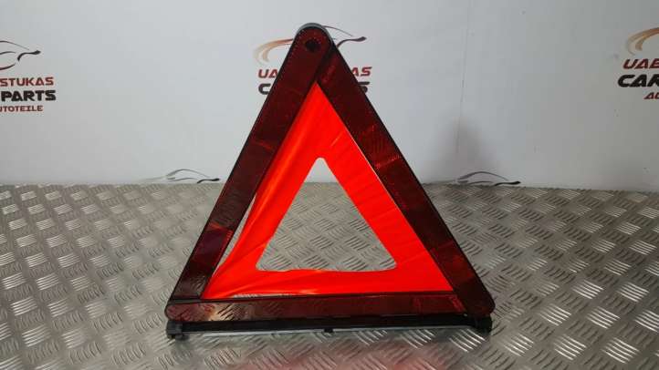 BMW 3 F30 F35 F31 (2012 - 2018)  27R03566 Аварийный знак
