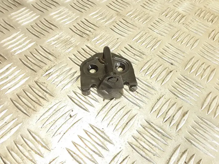 Ford Focus (2011 - 2015)   Петля замка передней двери