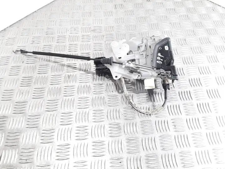 Volkswagen PASSAT B7 (2011 - 2014)   Замок передней двери