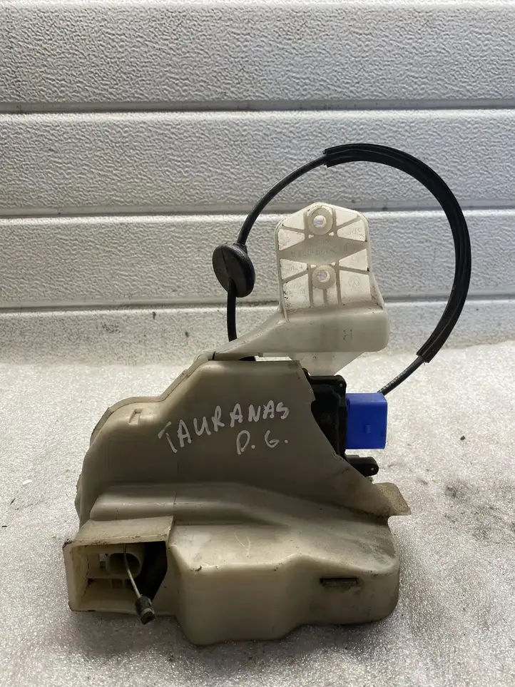 Volkswagen Touran I (2003 - 2010)  1T0837086 Замок задней двери