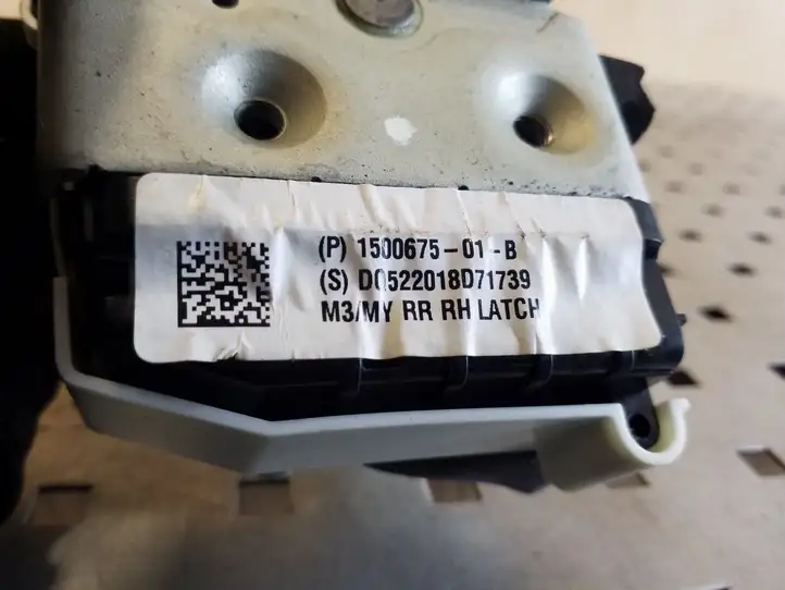 Tesla Model 3 (2017 - 2023) 150067501B Замок задней двери — фото 3
