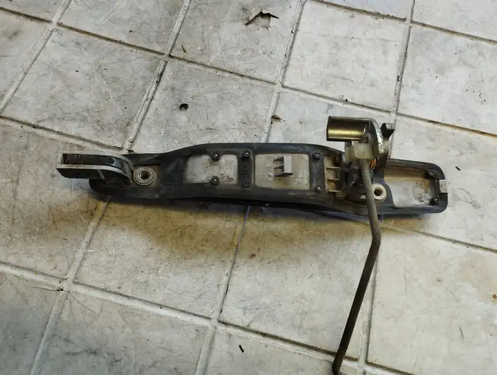 Mitsubishi Grandis (2003 - 2012) Наружная ручка задней двери — фото 4