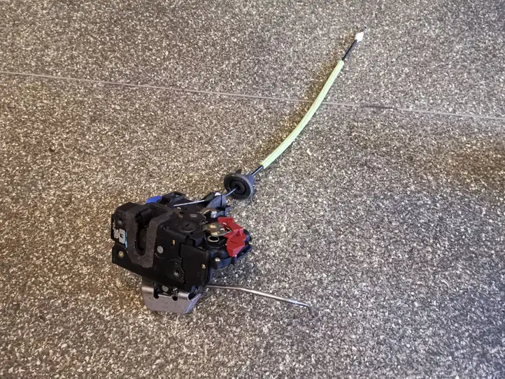 Audi A8 (2005 - 2007)  4E0839016 Замок задней двери