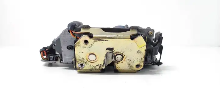 Chrysler Voyager (2001 - 2004)   Замок задней двери