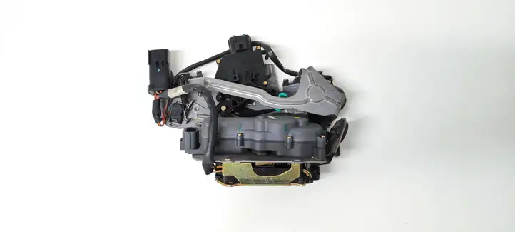 Chrysler Voyager (2001 - 2004)   Замок задней двери