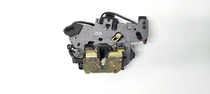 Chrysler Voyager (2001 - 2004)   Замок задней двери