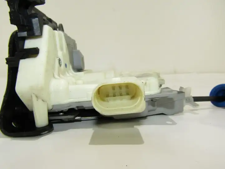 Volkswagen Tiguan (2007 - 2011)   Замок задней двери