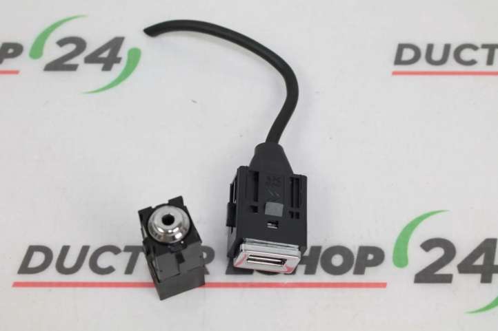 95836T02 Toyota Aygo AB40 USB jungtis