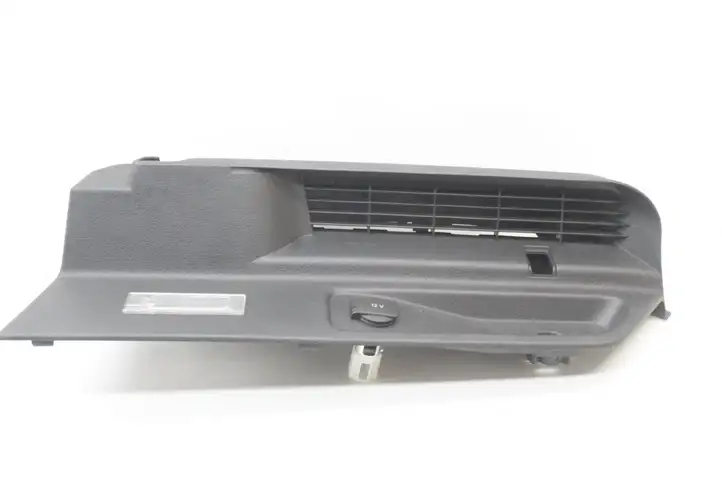 Volkswagen Scirocco (2008 - 2014)  1K8867762B Боковая отделка (задняя)