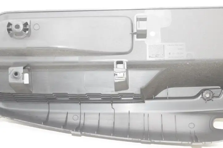 Volkswagen Scirocco (2008 - 2014)  1K8867761B Боковая отделка (задняя)