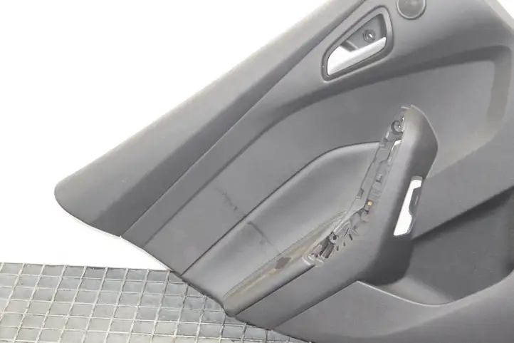 Ford Focus (2011 - 2015) Обшивка задней двери — фото 4