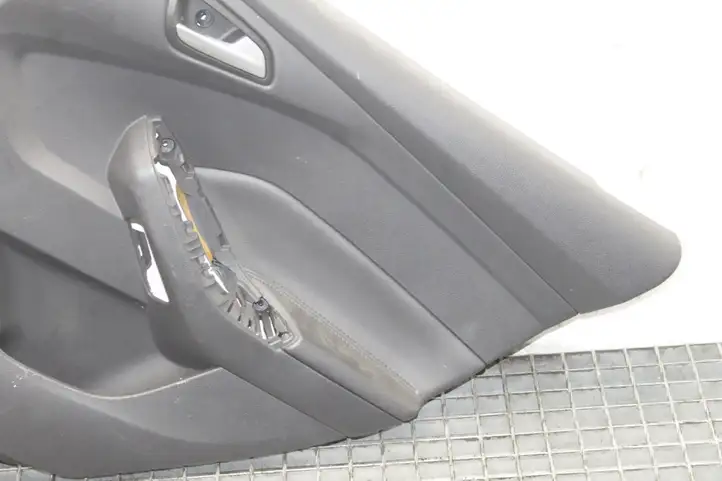Ford Focus (2011 - 2015) Обшивка задней двери — фото 5