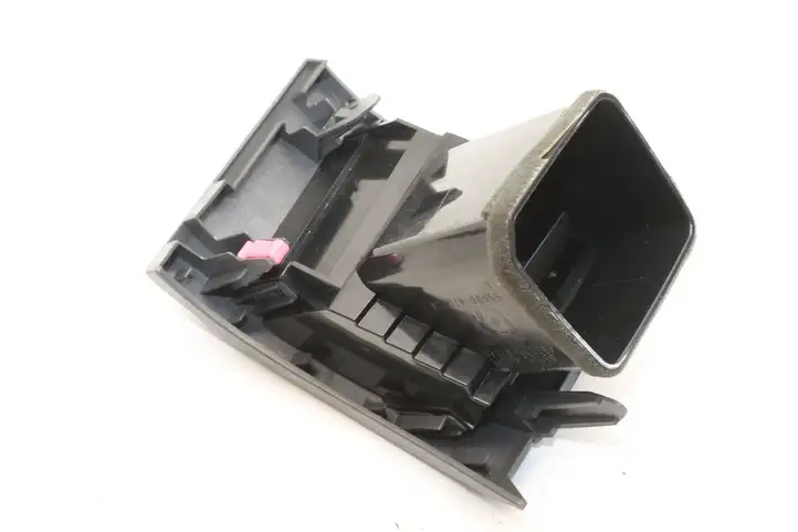 Toyota Prius (XW30) (2009 - 2015) 5566047070 Воздушная решетка панели — фото 5