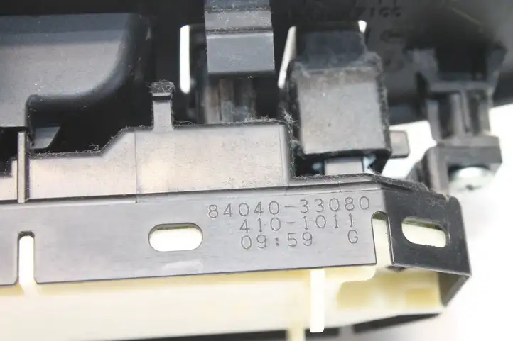 Toyota Prius (XW30) (2009 - 2015) 8404033080 Кнопка фаркопа в багажнике — фото 5