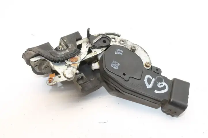 Toyota Land Cruiser (HDJ90) (1996 - 2002) Замок задней двери — фото 3