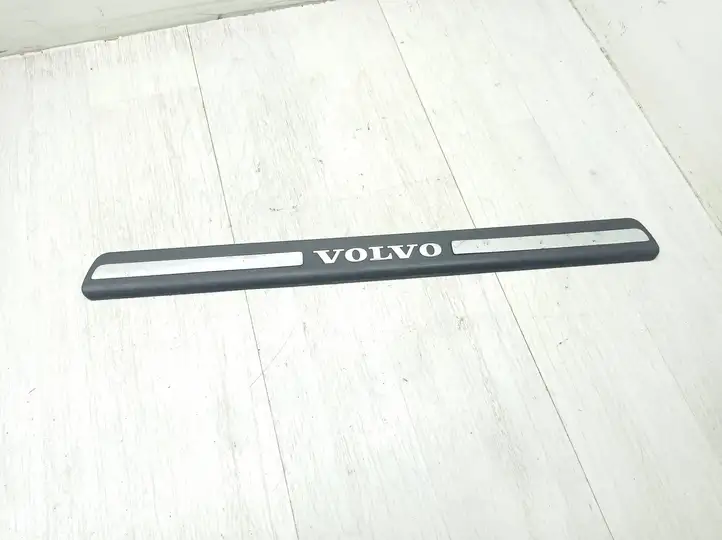 Volvo V70 (2004 - 2007) 8659960 Отделка переднего порога — фото 2