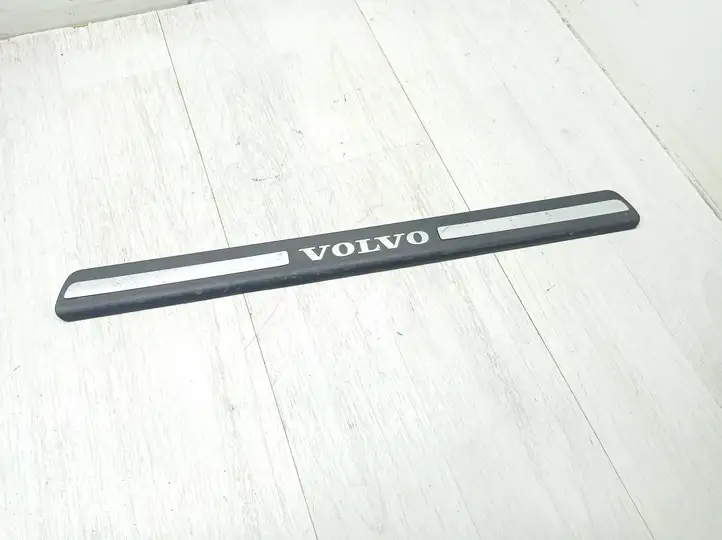 Volvo V70 (2004 - 2007) 8659960 Отделка переднего порога — фото 1