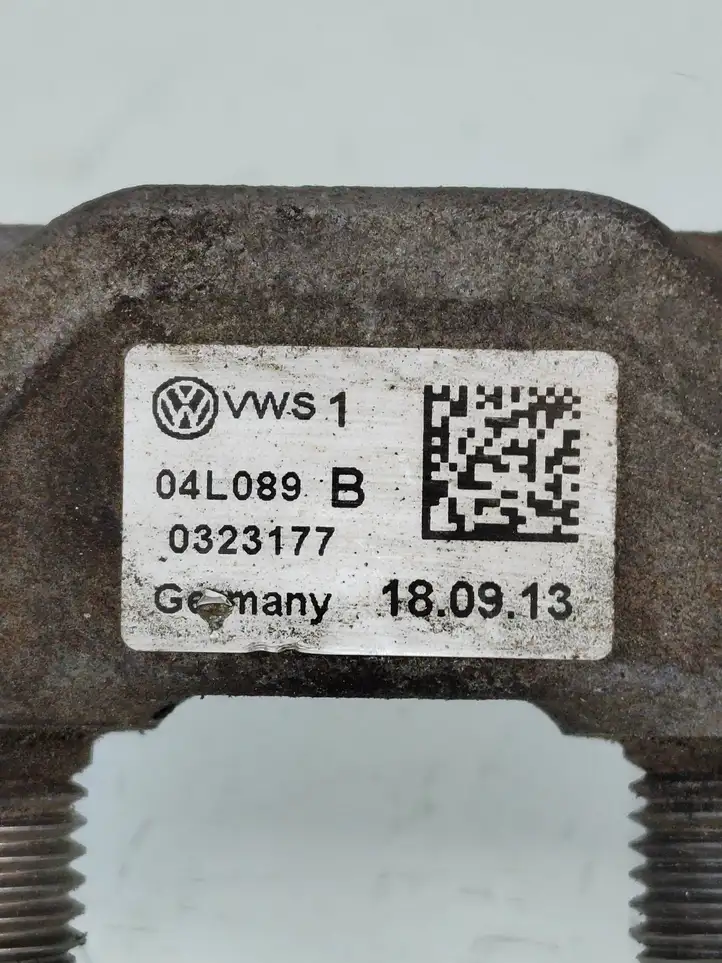 Volkswagen Golf VII (2013 - 2019) 04L089B Магистральная топливная трубка — фото 4