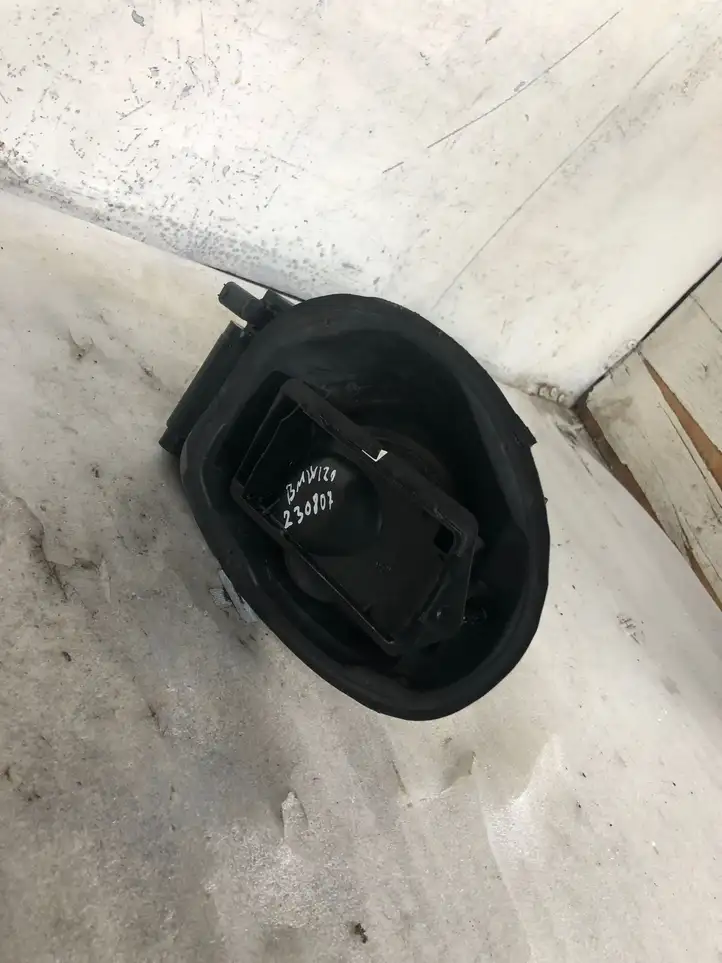 BMW 1 F20 F21 (2011 - 2019) 7238095 Крышка топливного бака — фото 2