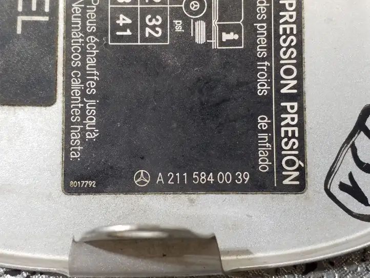 Mercedes-Benz E W211 (2002 - 2009) A2115840039 Крышка топливного бака — фото 3