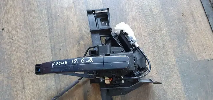 Ford Focus (2011 - 2015)   Замок задней двери