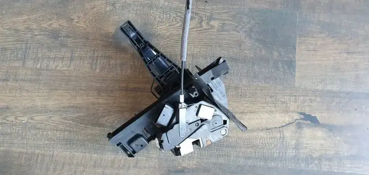 Ford Focus (2011 - 2015)   Замок задней двери