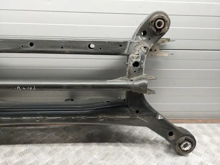 Chrysler Pacifica (2016 - )   Задняя траверса