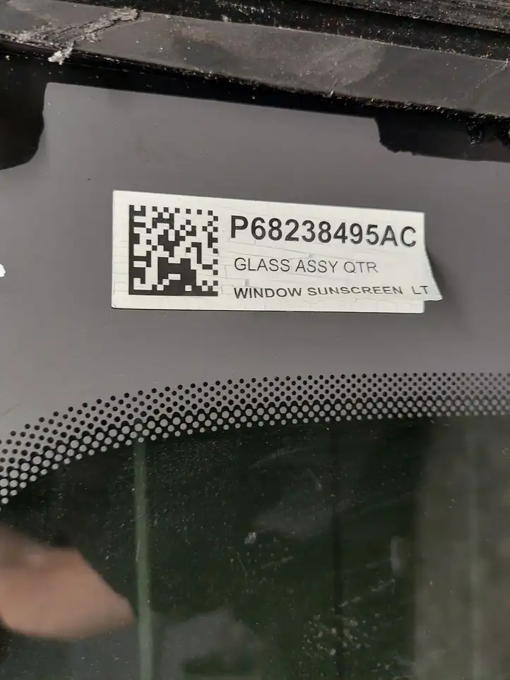 Chrysler Pacifica (2016 - ) P68238495AC Заднее боковое стекло — фото 6